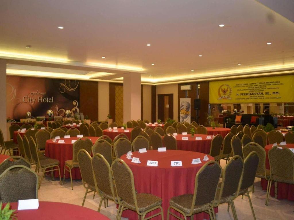 City Hotel Tasikmalaya Kültér fotó